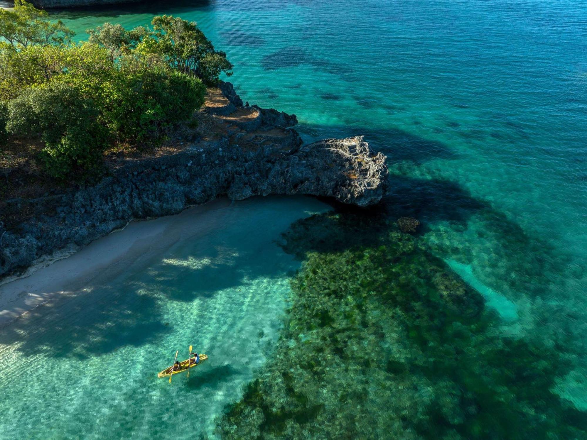 Movenpick Resort & Spa Boracay Yapak Экстерьер фото Kayaking at the coast of the island of San Cristóbal.
