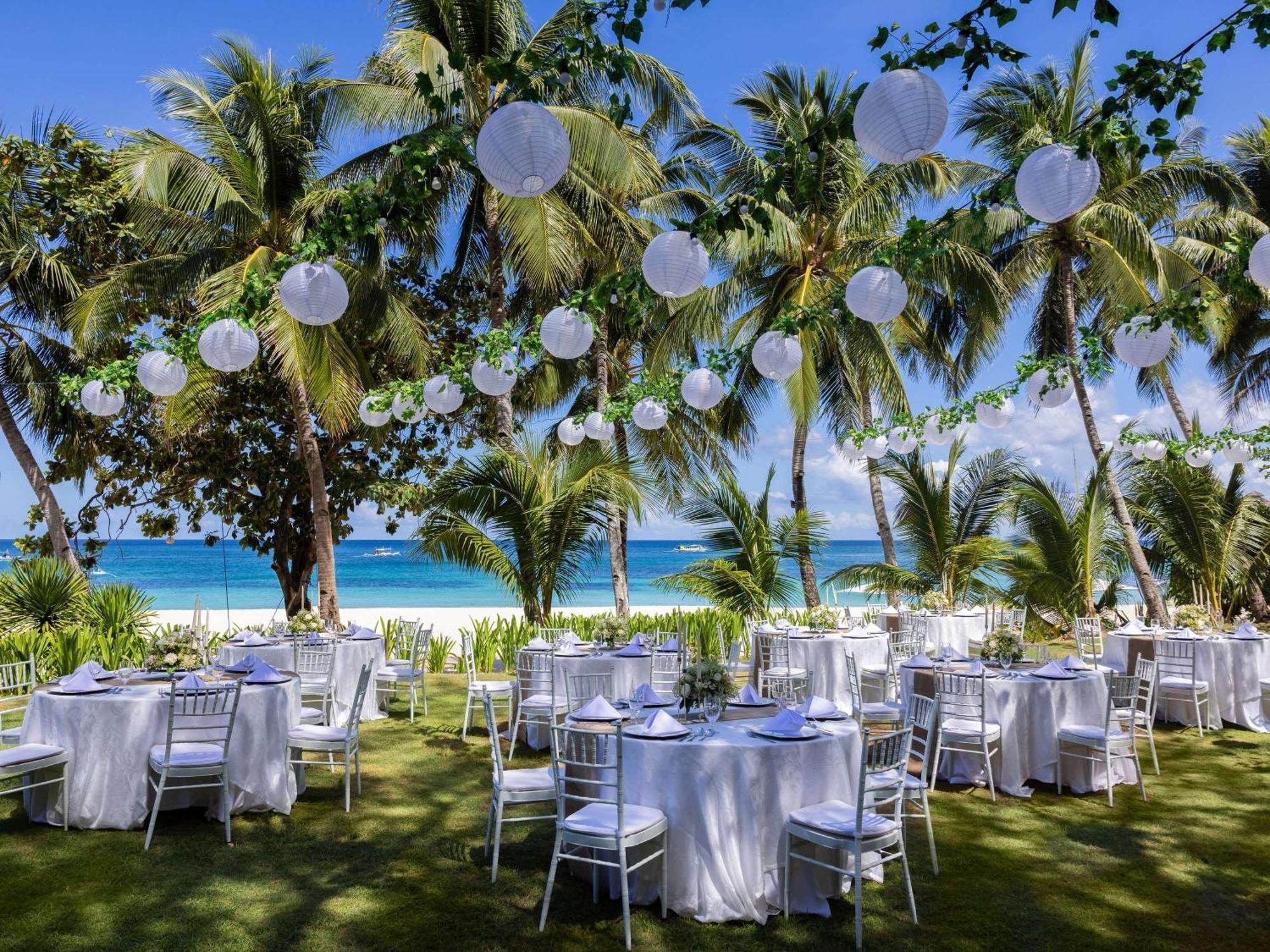 Movenpick Resort & Spa Boracay Yapak Экстерьер фото A wedding reception at the beach