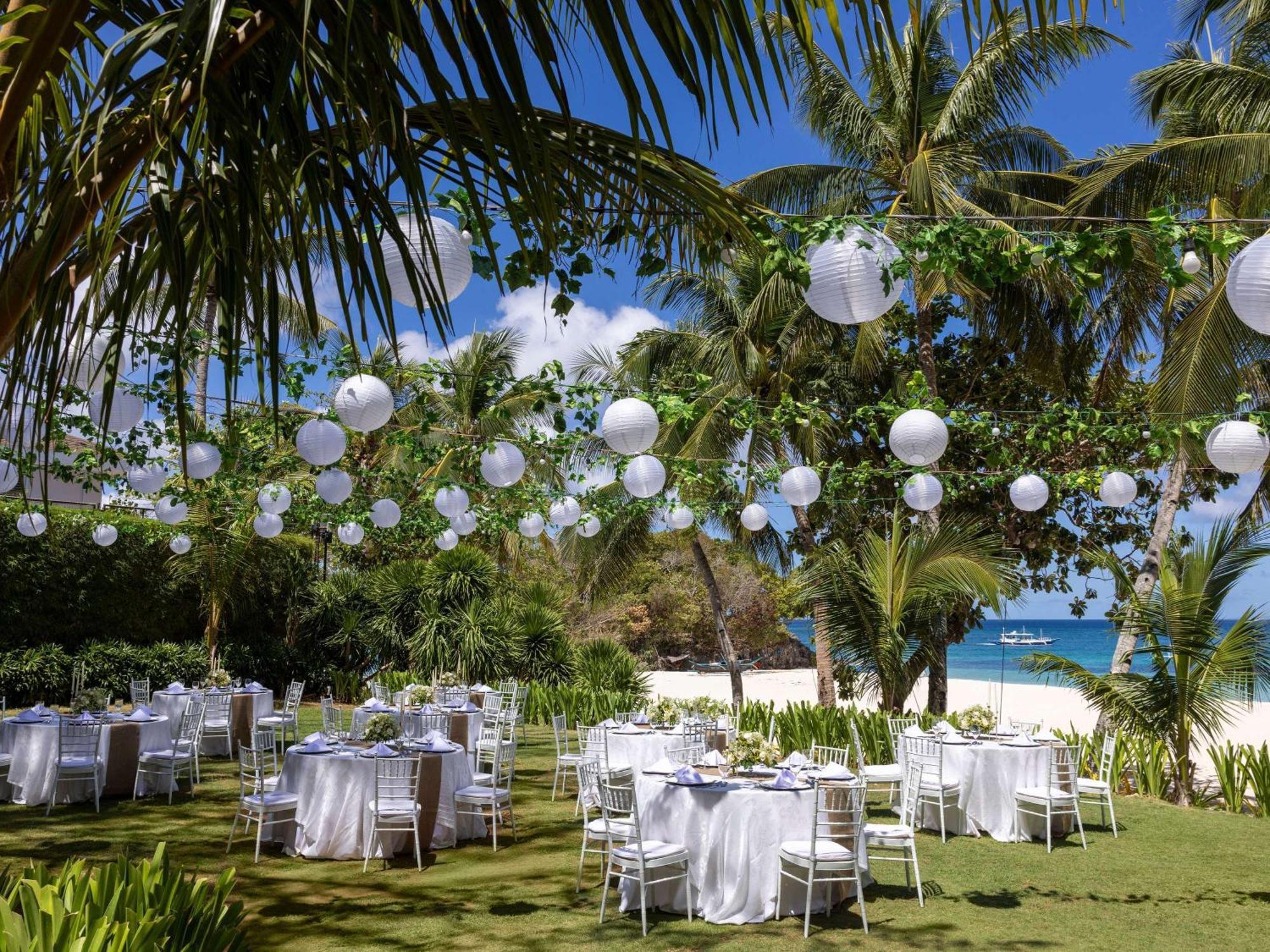 Movenpick Resort & Spa Boracay Yapak Экстерьер фото A wedding reception at the Four Seasons Resort Maldives at Landaa Giraavili