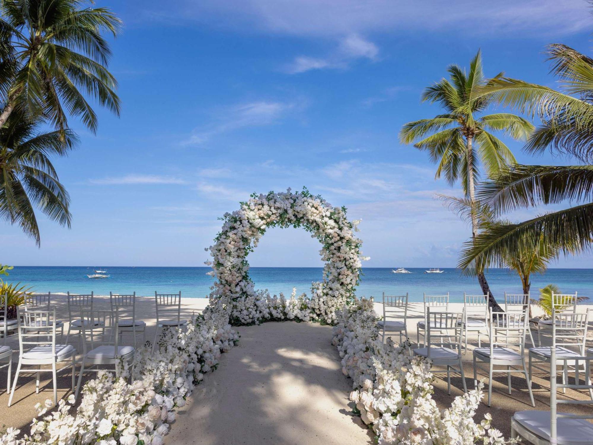 Movenpick Resort & Spa Boracay Yapak Экстерьер фото A beach wedding in Cancun, Mexico