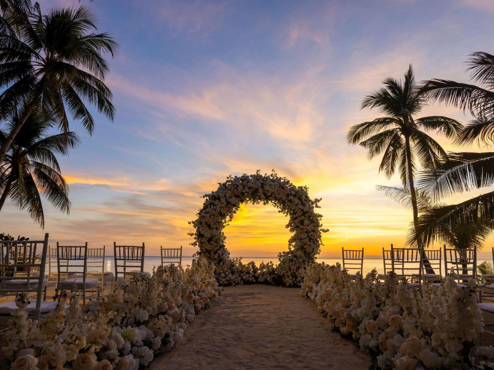 Movenpick Resort & Spa Boracay Yapak Экстерьер фото Sunset at the beach