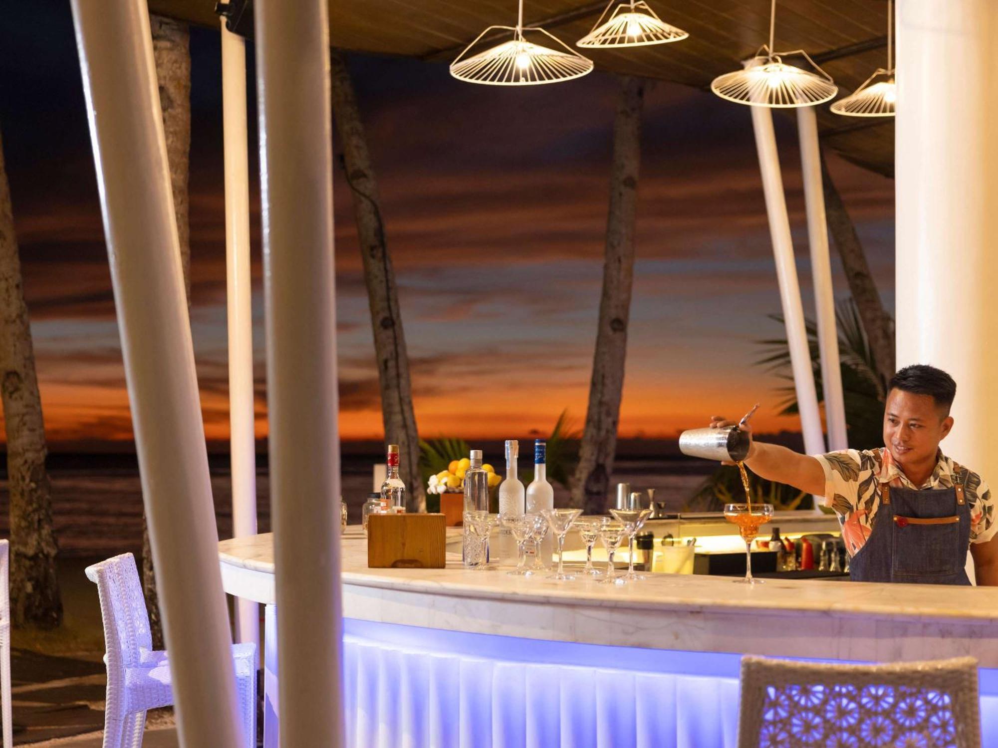 Movenpick Resort & Spa Boracay Yapak Экстерьер фото Sunset Bar