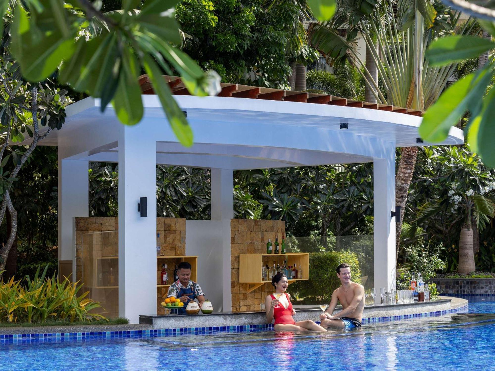 Movenpick Resort & Spa Boracay Yapak Экстерьер фото The swimming pool at the resort