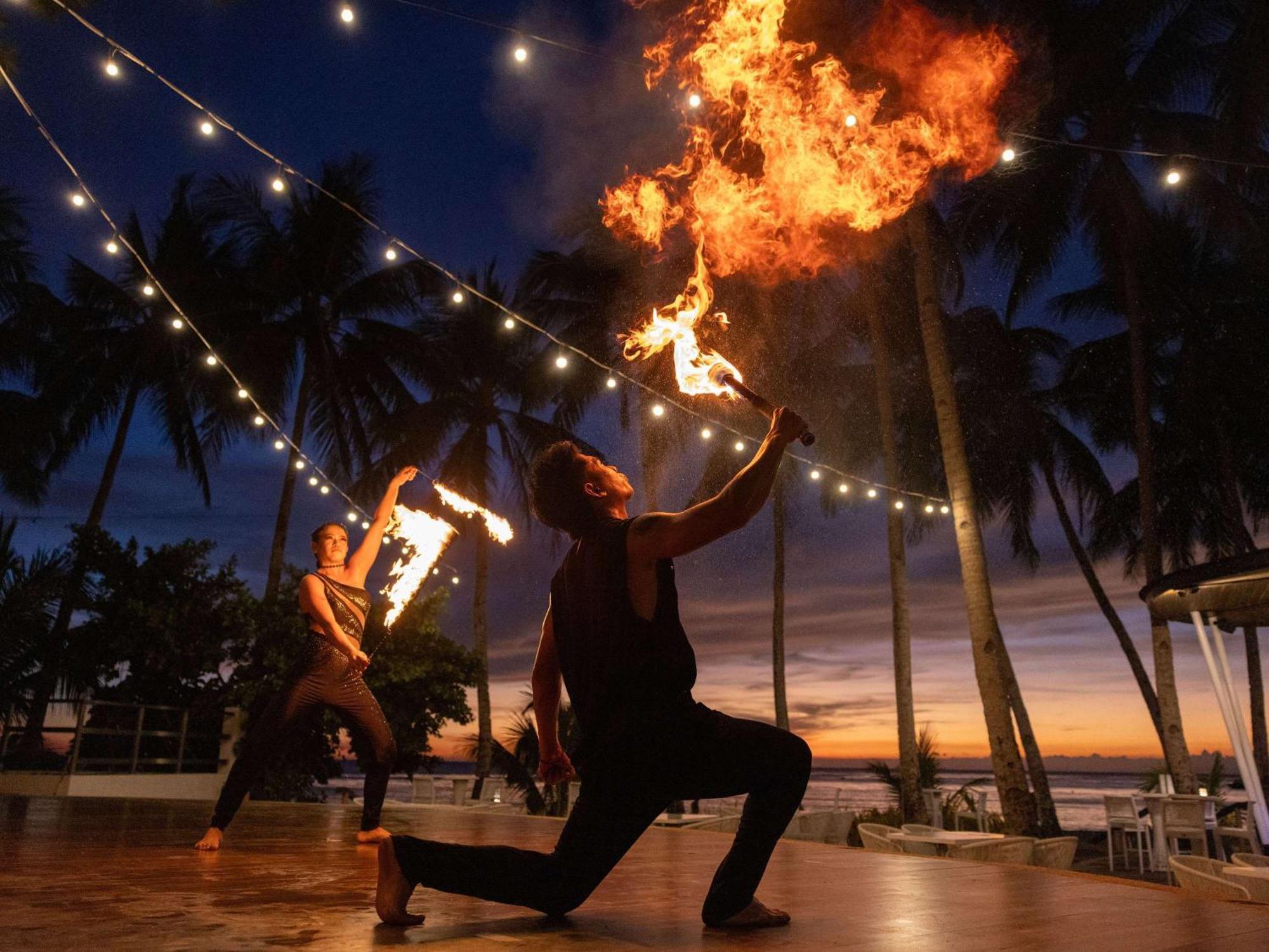 Movenpick Resort & Spa Boracay Yapak Экстерьер фото Luau at the Royal Hawaiian Hotel